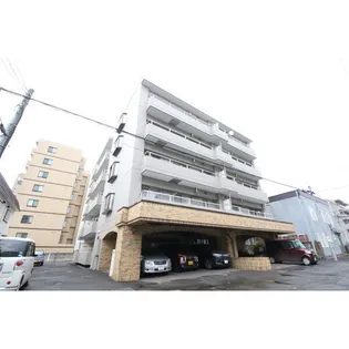 ロワイヤルハイム山鼻【2階】の外観