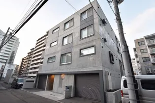 ラヴェーラ裏参道の画像