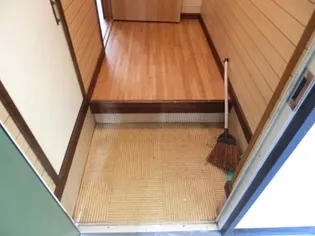 メゾンシャングリラ【201号室】の玄関