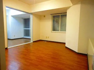 プレサント平和通Ⅱ【903号室】の居間