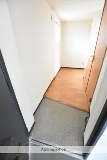 パークハイツH【1階】の玄関