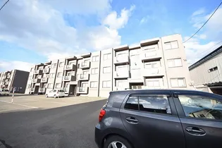 スールアスセーナ【2階】の外観