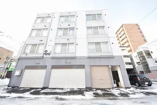 アン フィニーの画像