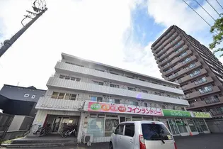 クレール・フランセ・エストゥ【1階】の外観