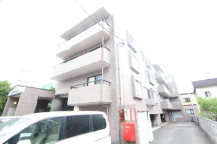 山鼻コンパウンド【0103号室】の外観