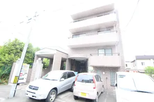 山鼻コンパウンド【0103号室】の外観