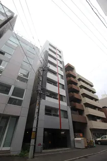 カレラ近代美術館前の画像