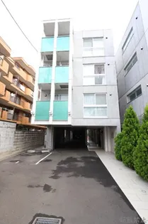 プロヴィデンス宮の森の画像