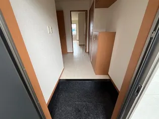 ロイヤルハイツ弐番館【103号室】の玄関