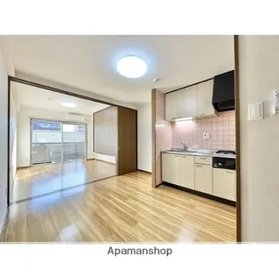 プリミエール高松【110号室】の居間