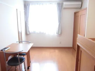 レオパレスフェリーチェ【1階】の居間