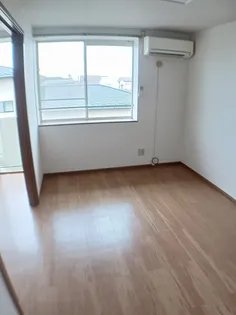 エルデムZEN B【2階】の居間