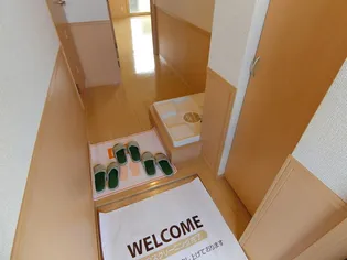 ドリームヒルズ B【203号室】の玄関