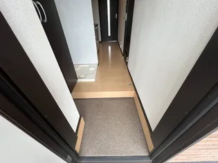 ルピシアS【1階】の玄関