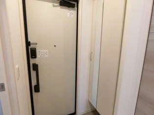 フルール・デ・シャン D【3階】の玄関