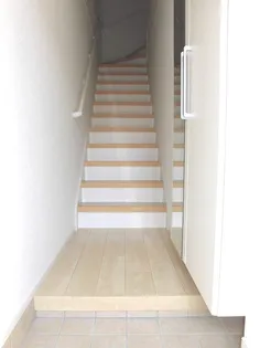 六角EAST【2階】の玄関