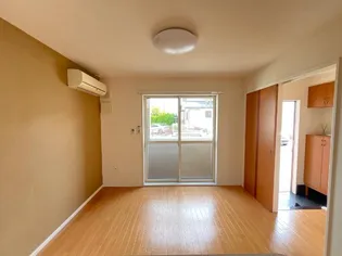 コンフィード【1階】の居間