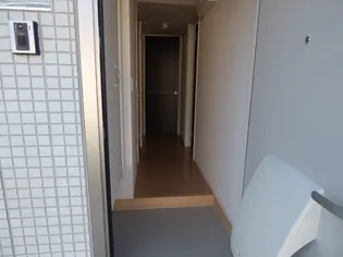 メルヴェーユ青山 A【1階】の玄関