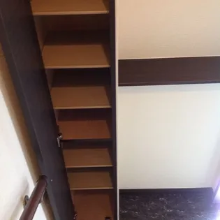 レオネクスト西新町【104号室】の玄関