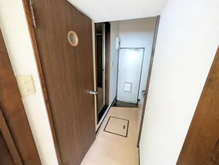 サンパレス大町【106号室】の玄関