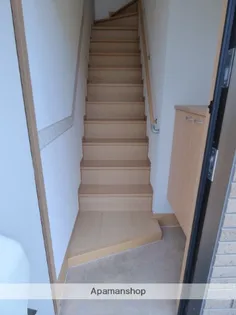 シャインパークカガヤB【202号室】の玄関