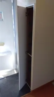 レオパレスSEABREAM B【104号室】の玄関