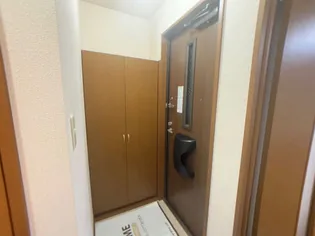 ウィルオルメ【2階】の玄関