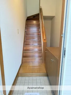 レインボーガーデン仁井田【203号室】の玄関