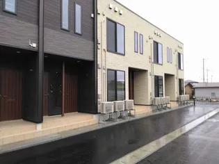 ニューファミーレ【1階】の外観