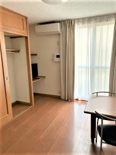 レオパレスグリーンヒル【103号室】の居間