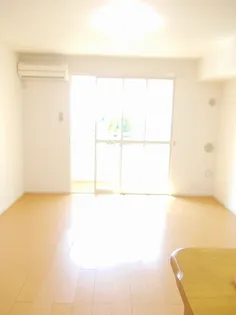 シャイン コート【1階】の居間