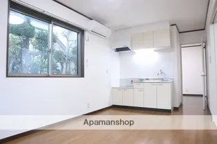 エール【201号室】の居間