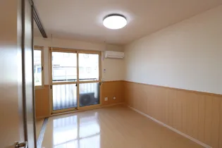 グランセ オルメ A【1階】の居間