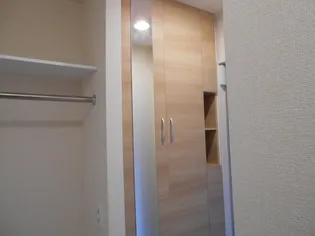 ヒルズ相染【1階】の玄関