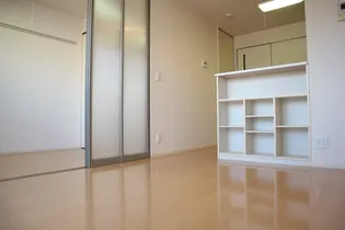 ロイヤルコート茨島【1階】の内装