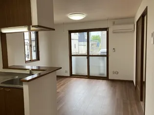 ロイヤルタウン広面 A【1階】の居間