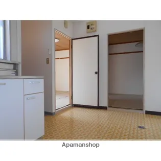 ヤマシチハイツ【102号室】の居間