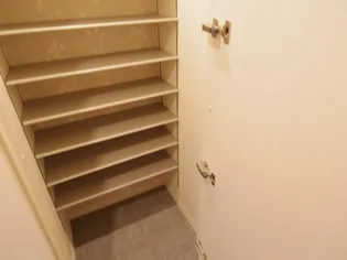 グランドゥールⅤ B棟【2階】の玄関