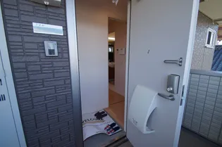 コンフィアンサ【1階】の玄関