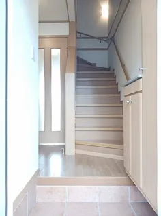 シャルマン フィーレ D【1階】の玄関