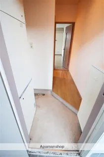 ピサ高崎経大前【1階】の玄関