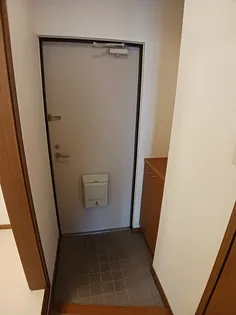 グロウステイト E【2階】の玄関