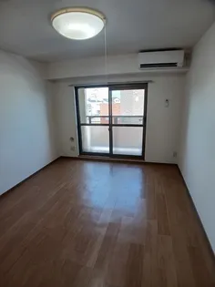 グロウステイト E【3階】の居間