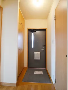 レトア フリーゼB【2階】の玄関