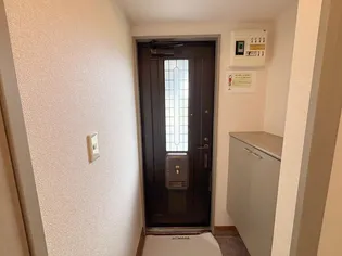 メゾン・ド・カメリア【1階】の玄関