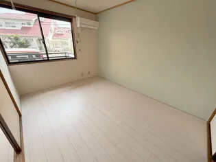 メゾン・ド・カメリア【1階】の居間