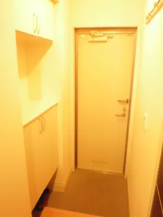 FRAU【1階】の玄関