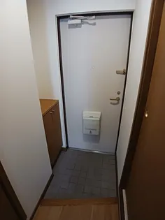 グロウステイト E【2階】の玄関