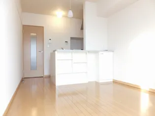 レオパレスリマインズ 蒼海【1階】の居間