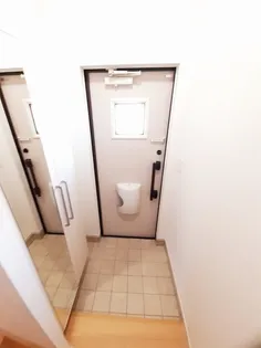 プリムヴェール【2階】の玄関